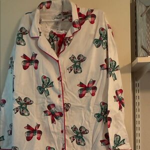 NWOT Disney Parks White Pajama Set with Red and Green Bow